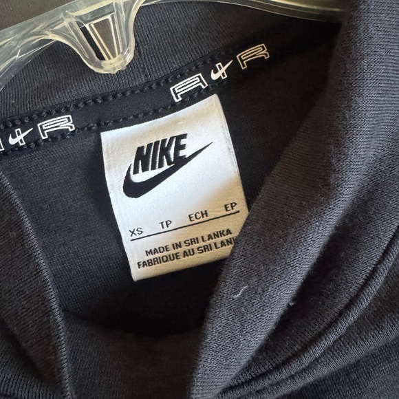 Nike Women's NSW Air Long-Sleeve Swoosh Embroidered Dress - Picture 4 of 8